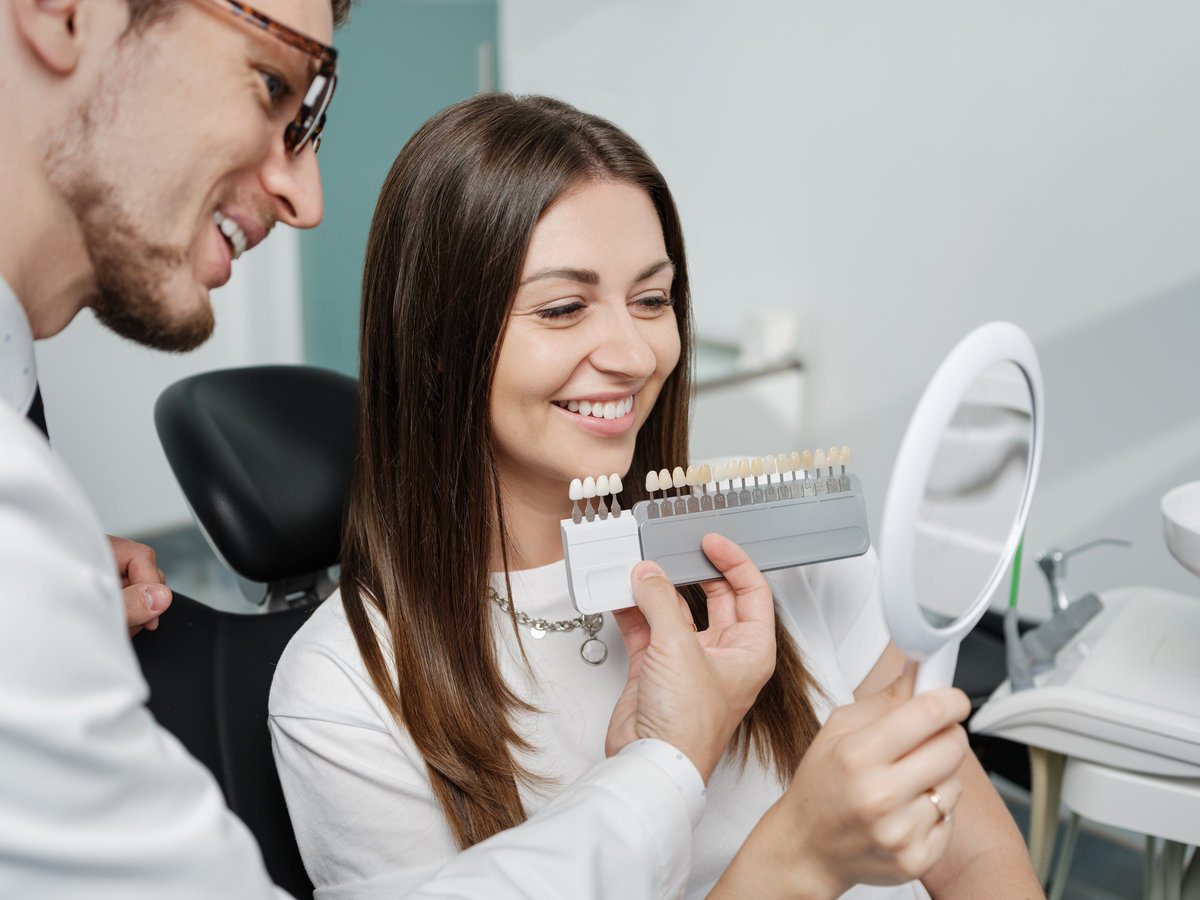 Porcelain Veneers vs. Composite Bonding: Choosing the Right Cosmetic Solution